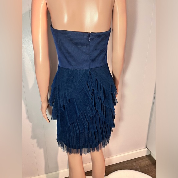 BCBGMaxAzria - Cocktail Dress - Satin bodice and tiered tulle skirt. Size 6. - Picture 7 of 10
